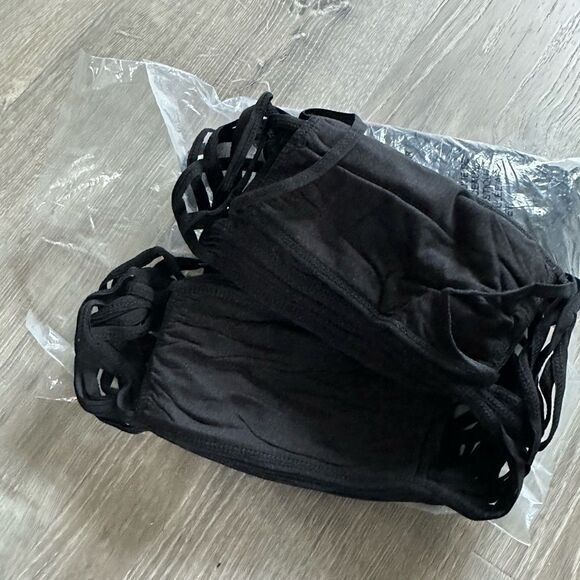 Hanes Black Face‎ Masks - NEW in Package 50 masks - Picture 3 of 3